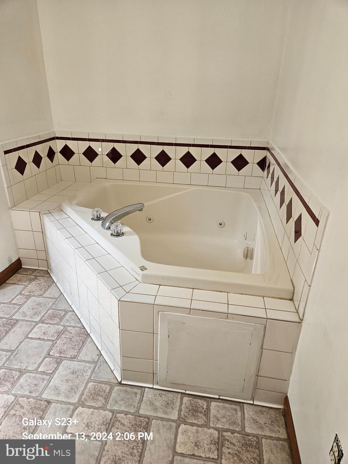 42342 Riva Ridge Drive Hollywood, MD 20636 - Photo 19 of 35 Upstairs Primary Bathroom