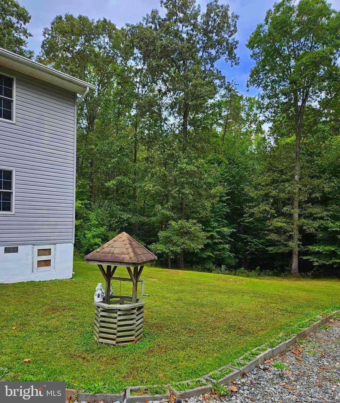 42342 Riva Ridge Drive Hollywood, MD 20636 - Photo 5 of 35 Side yard View