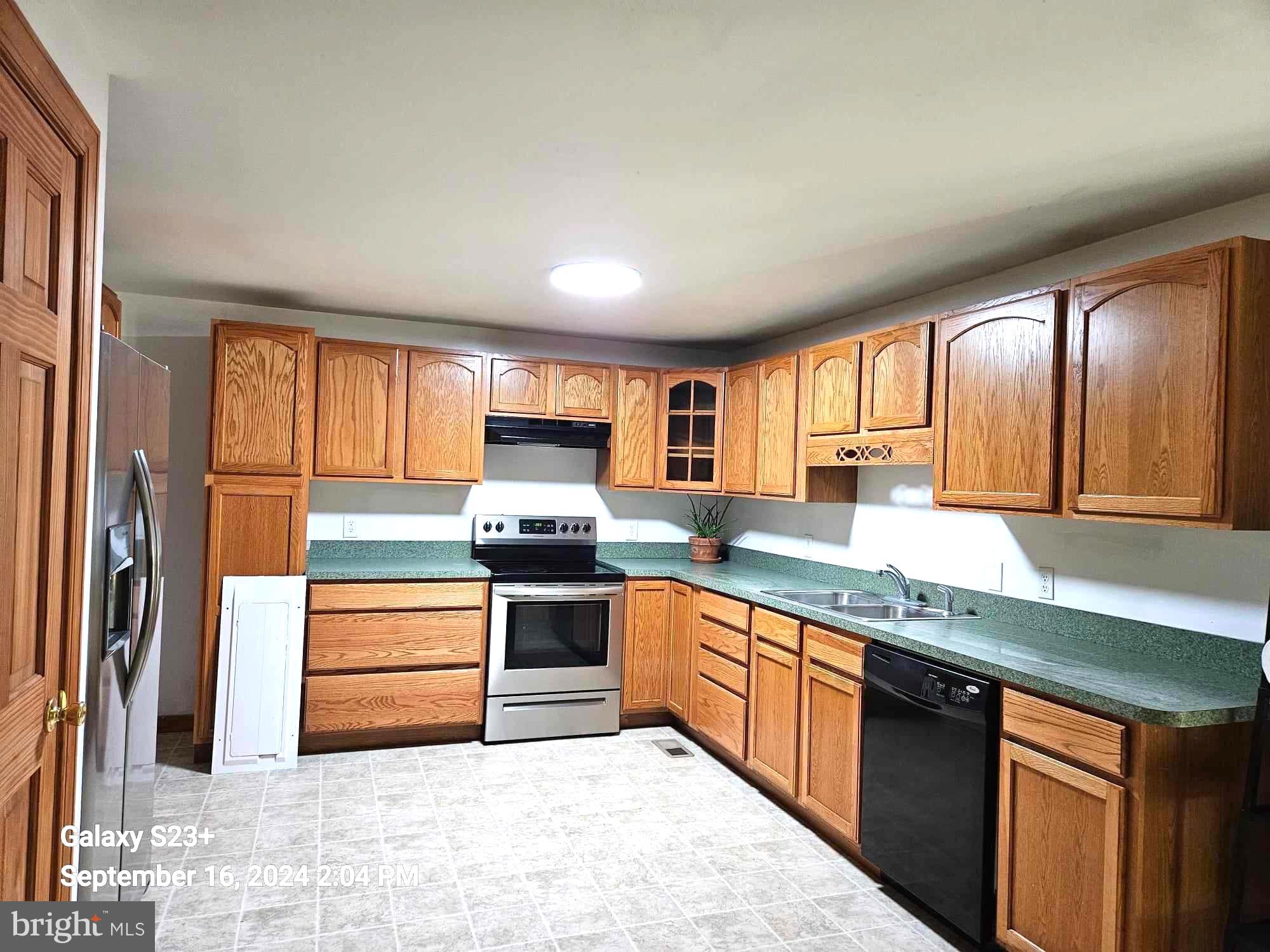 42342 Riva Ridge Drive Hollywood, MD 20636 - Photo 9 of 35 Huge Kitchen