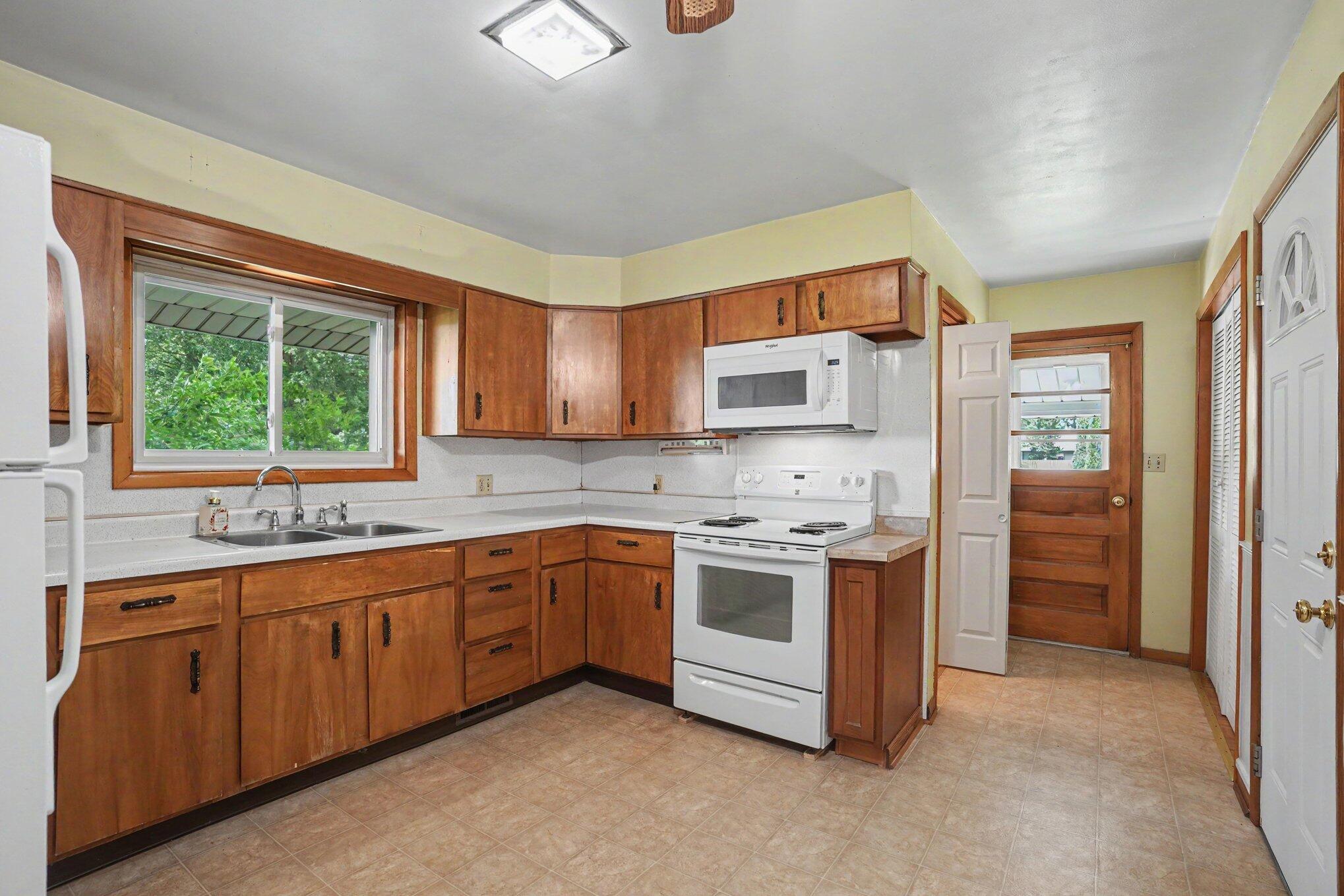 355 East Maple Street Climax, MI 49034 - Photo 9 of 26 008_file_9033