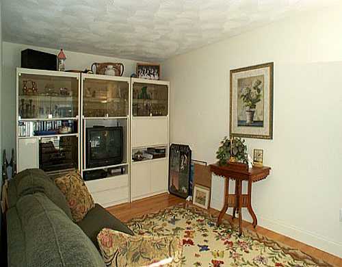 39 Channel View, Unit 1 Warwick, RI 02889 - Photo 4 of 8 Den/Family/Great Room.