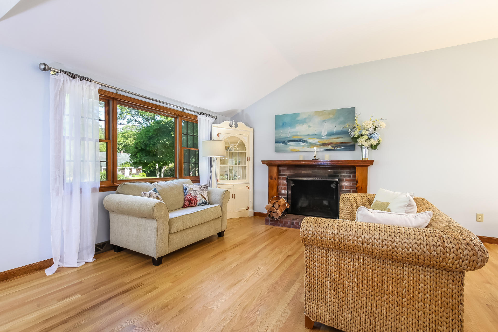 006-Living_Room-5880688-medium