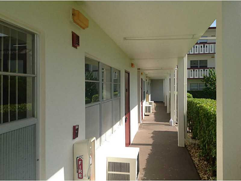 514 Fanshaw M, Unit 514 Boca Raton, FL 33434 - Photo 24 of 35 Exterior Front