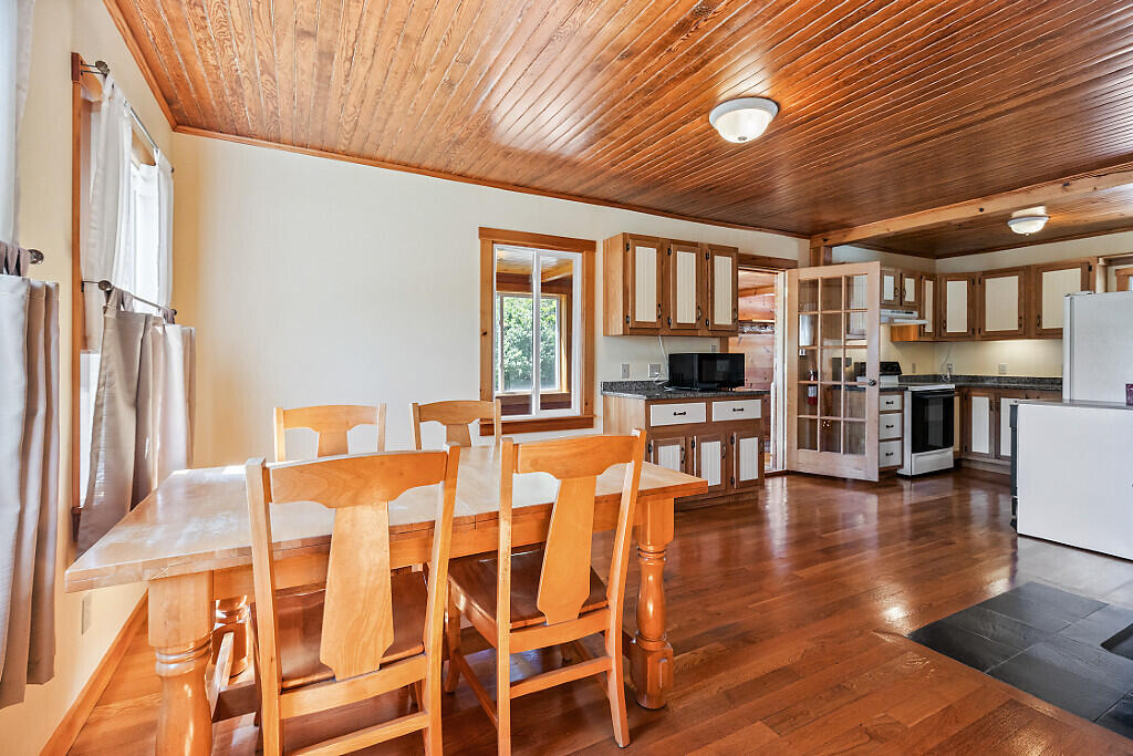 402 Waldoboro Road Friendship, ME 04547 - Photo 14 of 43 21_BP5A7812_DxO_mls