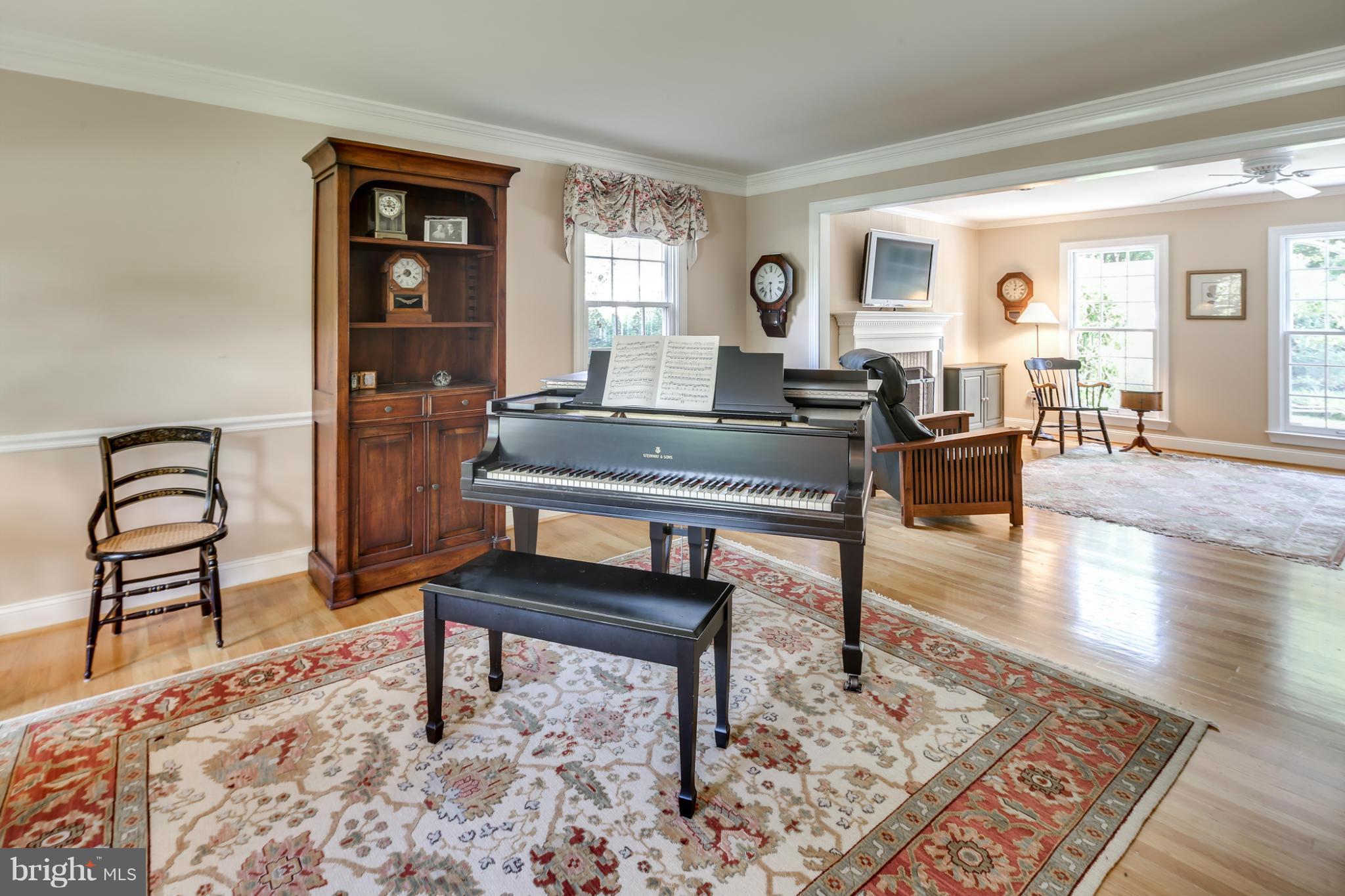 5155 Durham Road West Columbia, MD 21044 - Photo 2 of 27 Living Room