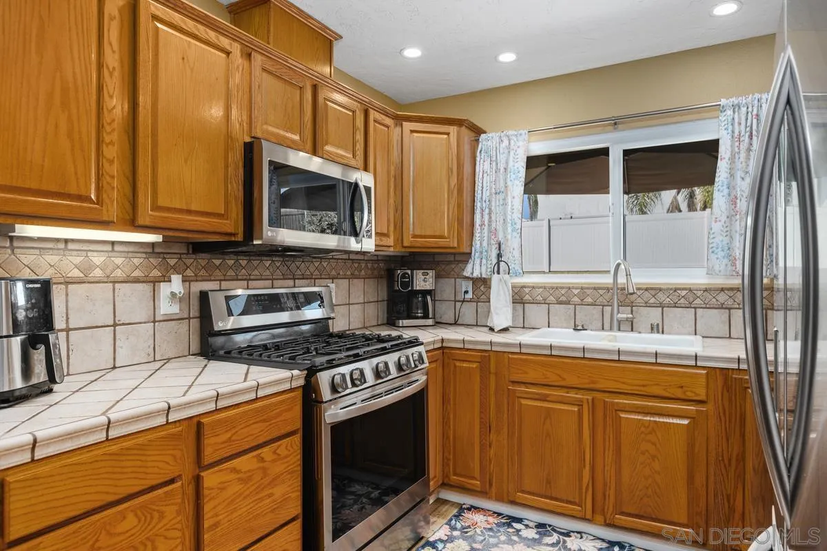 10209 Princess Sarit Way Santee, CA 92071 - Photo 11 of 28