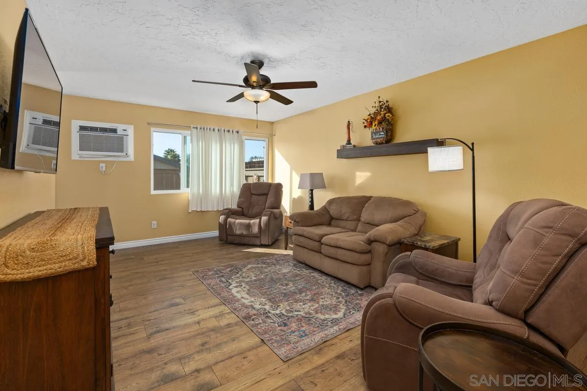 10209 Princess Sarit Way Santee, CA 92071 - Photo 5 of 28