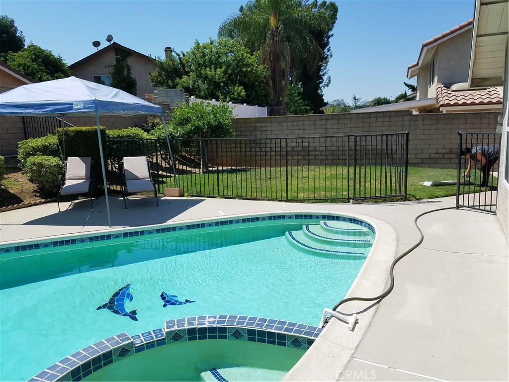 50 Village Loop Road Phillips Ranch, CA 91766 - Photo 44 of 48 a garden view with a seating space