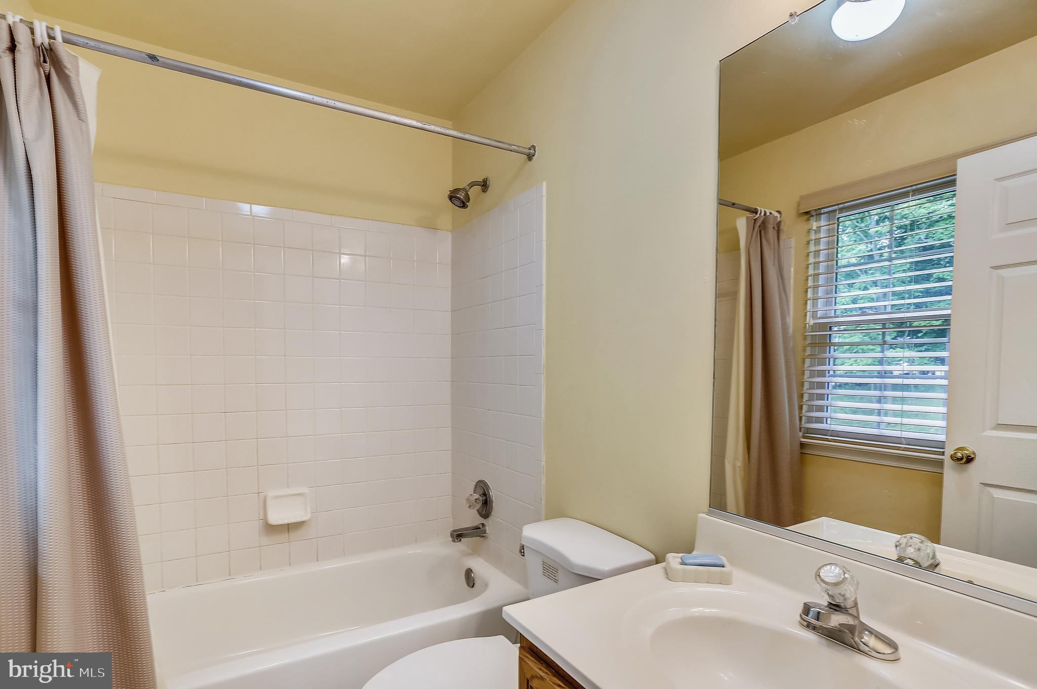 3607 Cara Drive Springdale, MD 20721 - Photo 17 of 25 Bathroom in owner"s suite