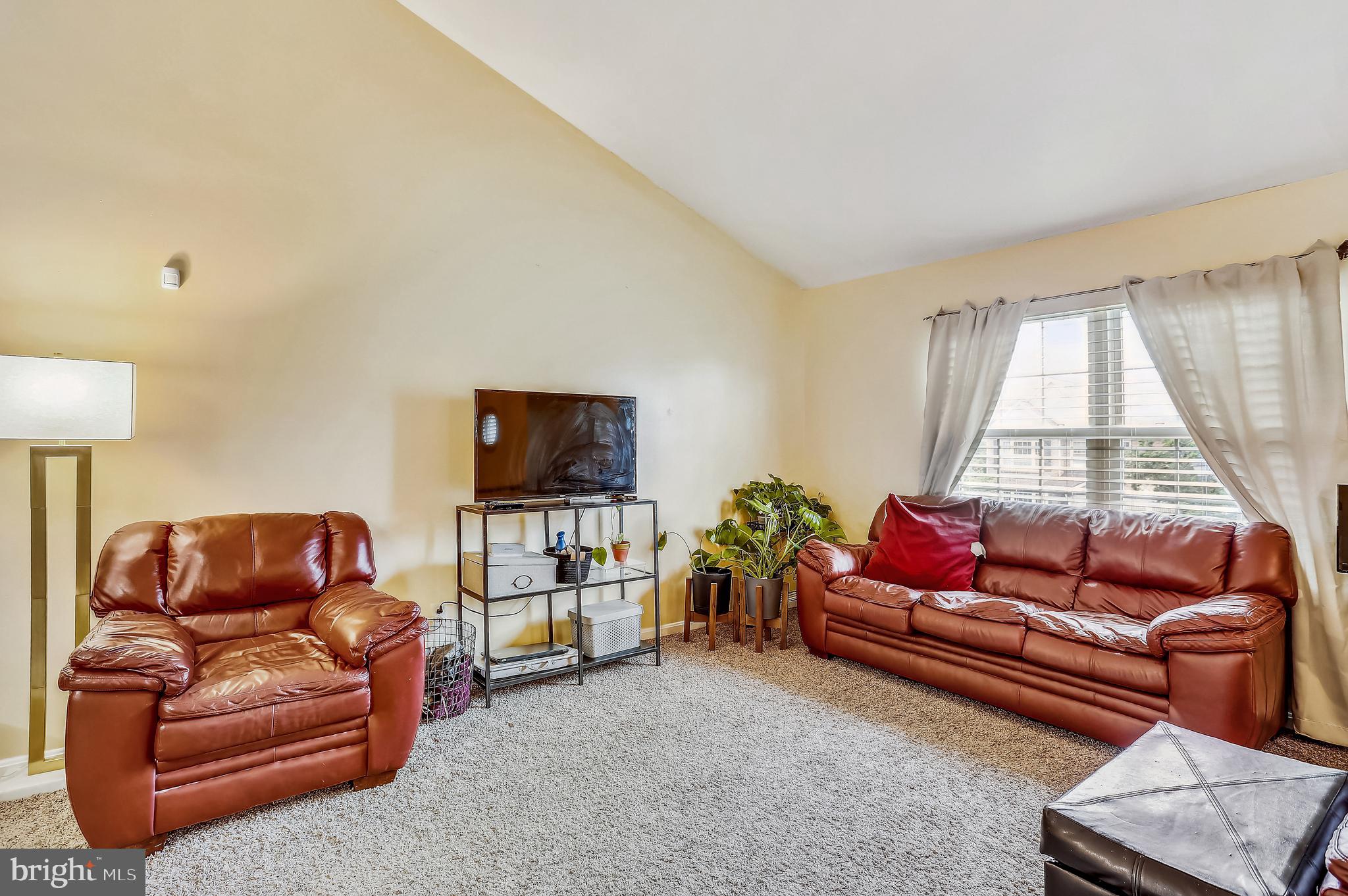 3607 Cara Drive Springdale, MD 20721 - Photo 21 of 25 Family room