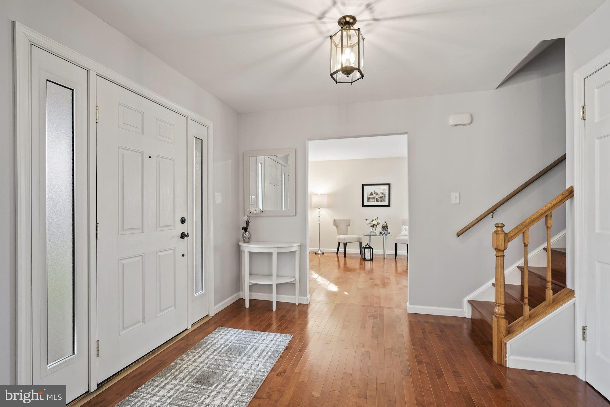7132 Sontag Way Springfield, VA 22153 - Photo 7 of 53 Front entry w/living room on the left
