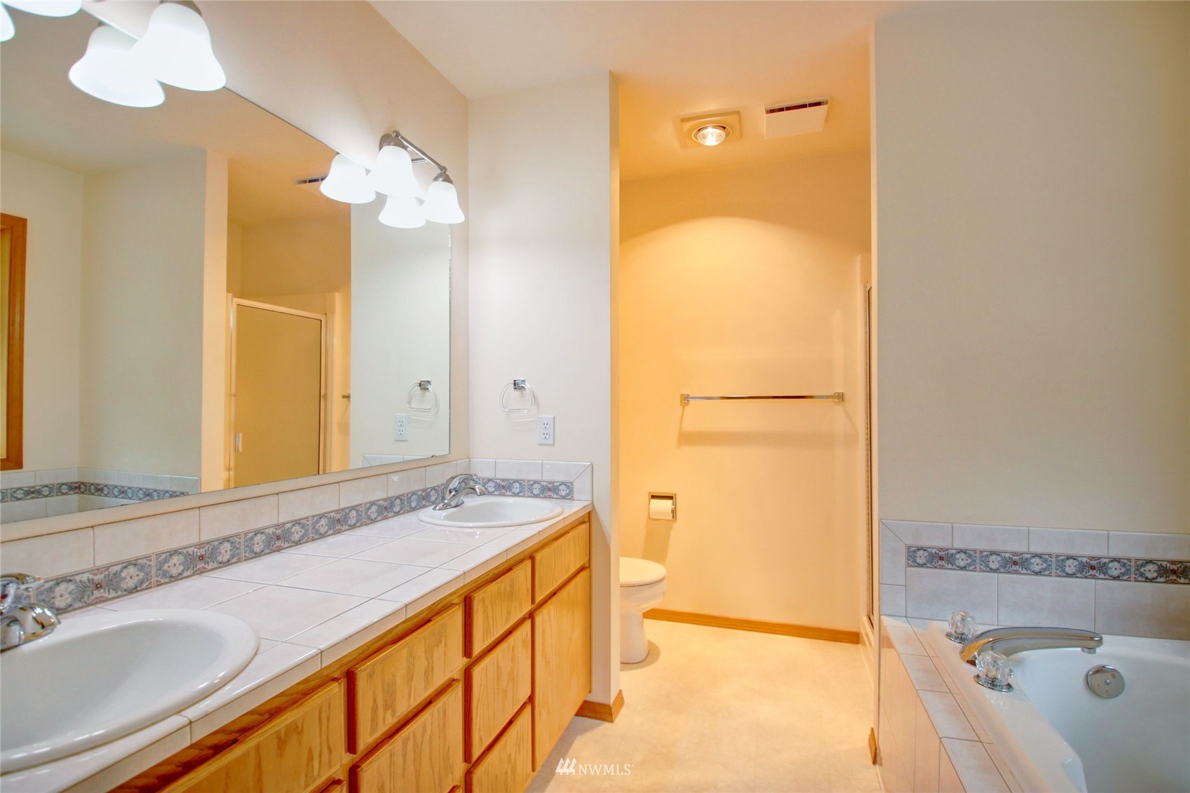 18849 Cascade Ridge Court Mount Vernon, WA 98274 - Photo 17 of 38 a bathroom with a tub sink and mirror