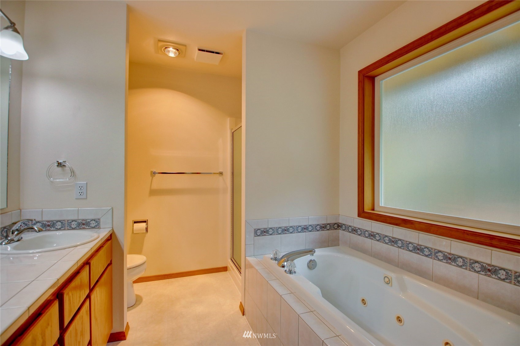 18849 Cascade Ridge Court Mount Vernon, WA 98274 - Photo 18 of 38 a bathroom with a tub sink and mirror