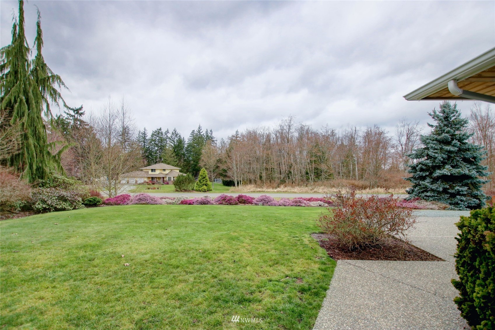 18849 Cascade Ridge Court Mount Vernon, WA 98274 - Photo 33 of 38 a view of a golf course