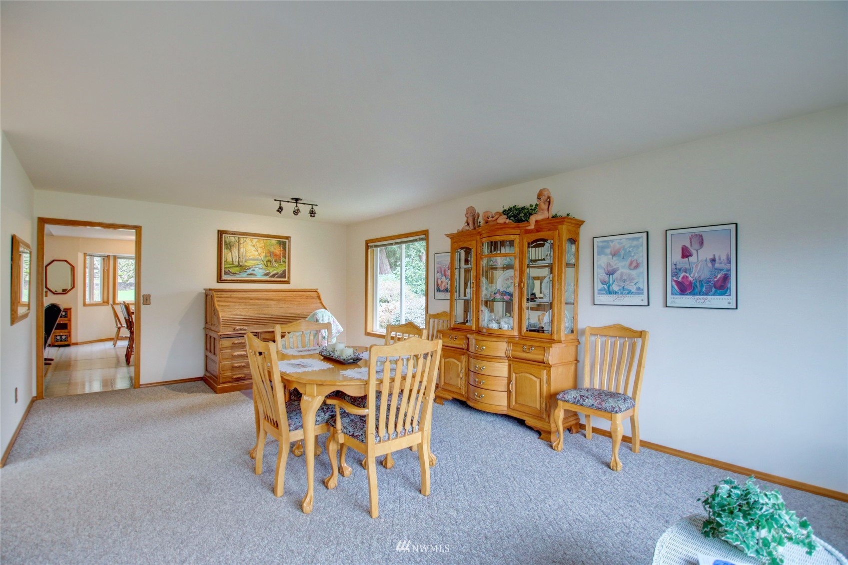 18849 Cascade Ridge Court Mount Vernon, WA 98274 - Photo 8 of 38 a dining room with furniture and window