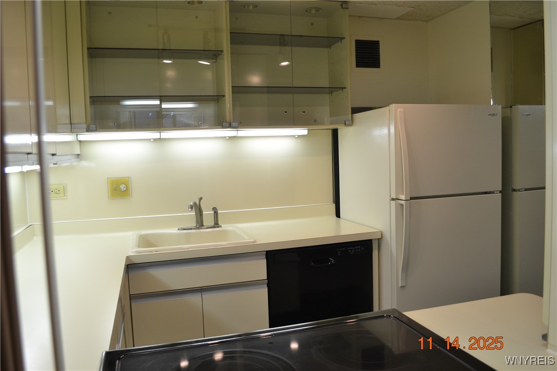 5854 Main Street, Unit 301 Amherst, NY 14221 - Photo 9 of 14 Kitchen