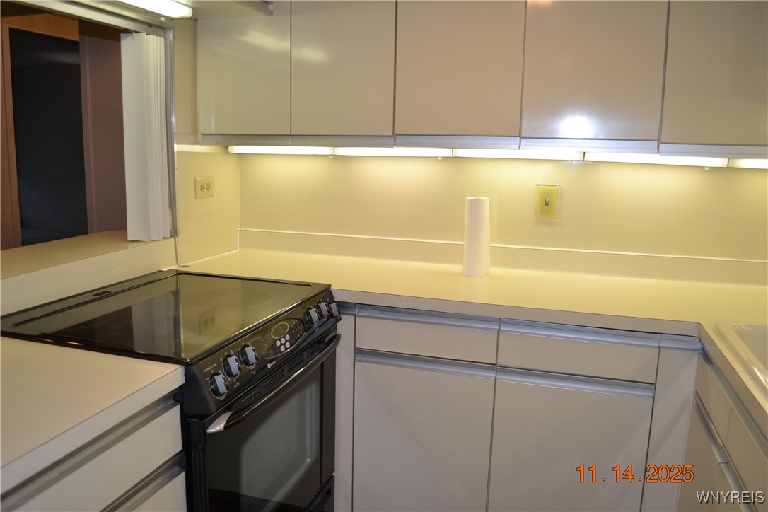 5854 Main Street, Unit 301 Amherst, NY 14221 - Photo 10 of 14 Kitchen