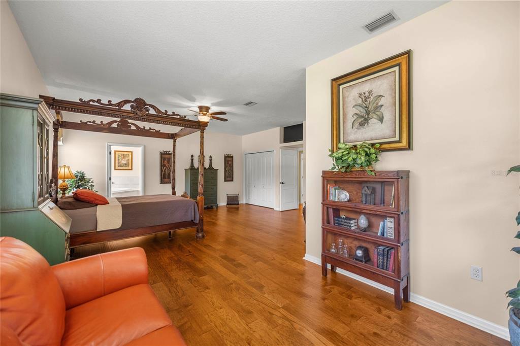 10264 West Springtree Lane Crystal River, FL 34428 - Photo 34 of 87 a living room with furniture and a flat screen tv