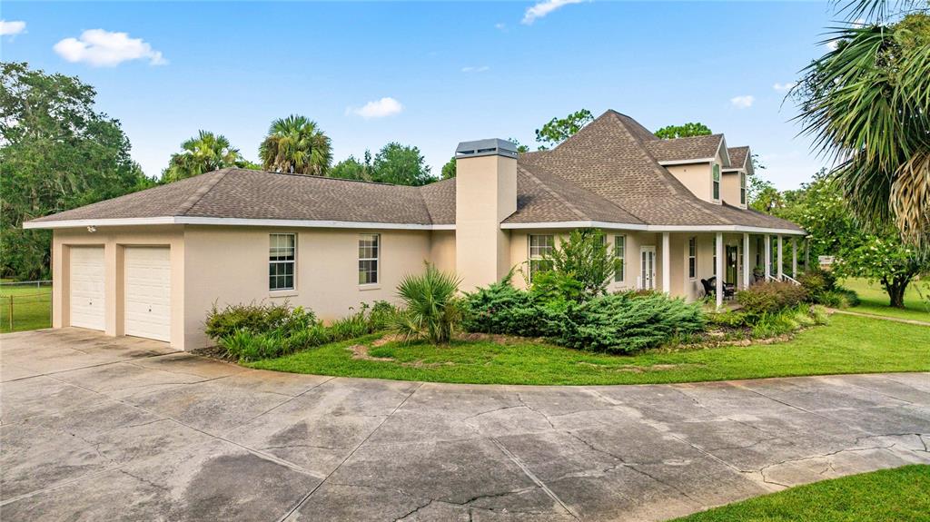 10264 West Springtree Lane Crystal River, FL 34428 - Photo 82 of 87 a front view of a house with a garden