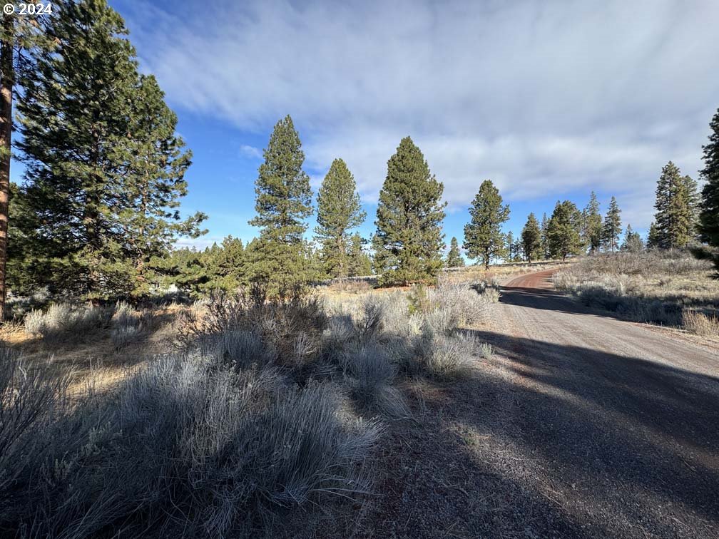 Shoshoni Way Chiloquin, OR 97624 - Photo 43 of 47 a view of a city street from a lake