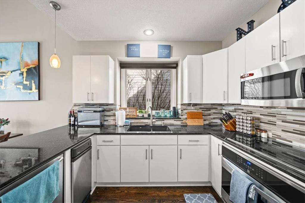 12204 Sagamore Road Leawood, KS 66209 - Photo 13 of 37