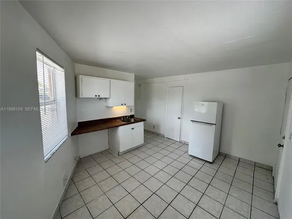 $1,100 | 701 Northwest 7th Avenue, Unit 1, Hallandale Beach, FL 33009
