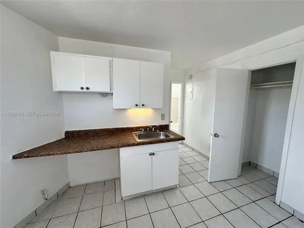 $1,100 | 701 Northwest 7th Avenue, Unit 1, Hallandale Beach, FL 33009