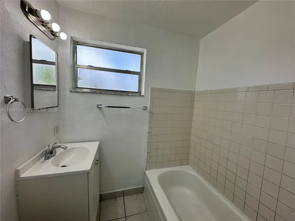 $1,100 | 701 Northwest 7th Avenue, Unit 1, Hallandale Beach, FL 33009