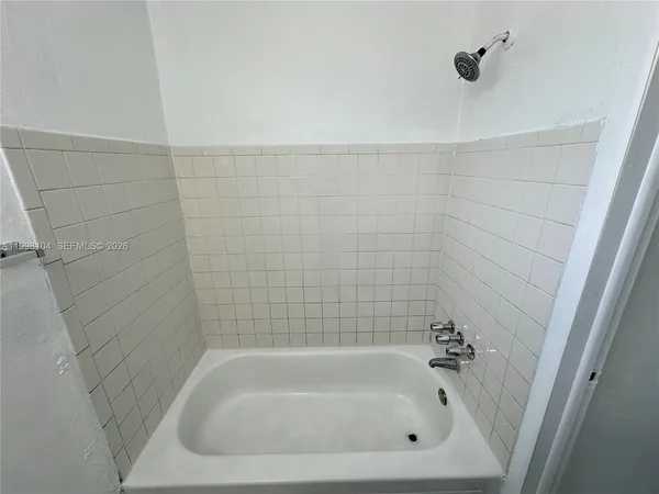 $1,100 | 701 Northwest 7th Avenue, Unit 1, Hallandale Beach, FL 33009