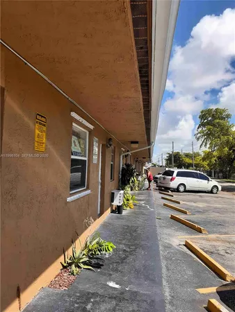 $1,100 | 701 Northwest 7th Avenue, Unit 1, Hallandale Beach, FL 33009