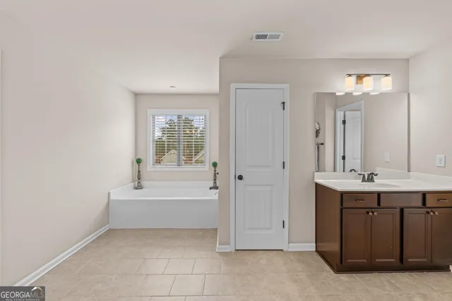 $560,000 | 22 Fox Hall Crossing East, Senoia, GA 30276