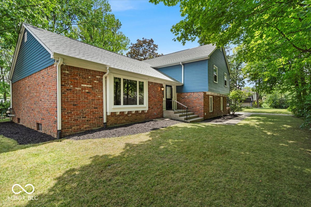 8849 Shagbark Road Indianapolis, IN 46260 - Photo 6 of 41 Gallery Image 6