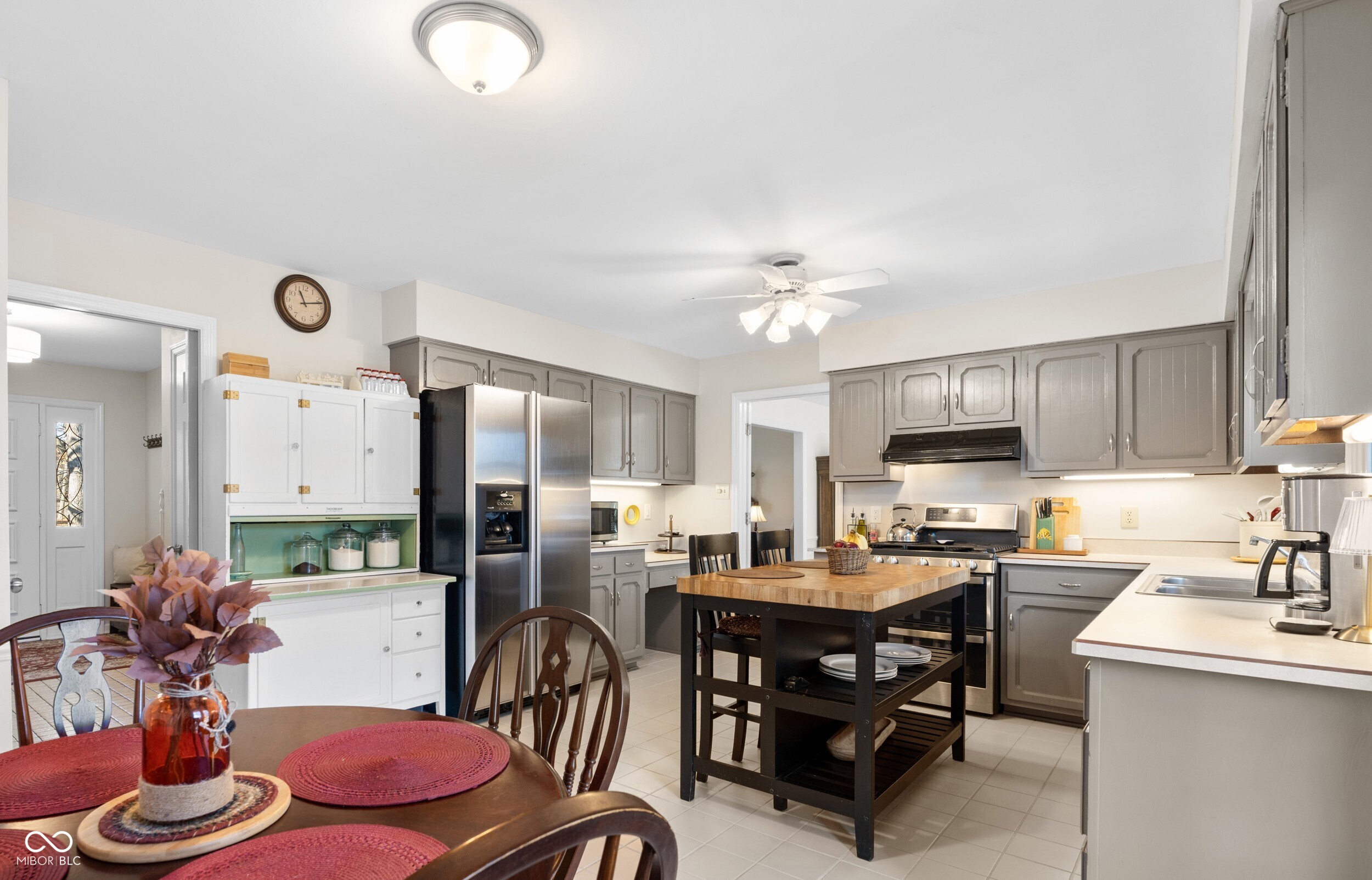 8849 Shagbark Road Indianapolis, IN 46260 - Photo 10 of 41 Gallery Image 10