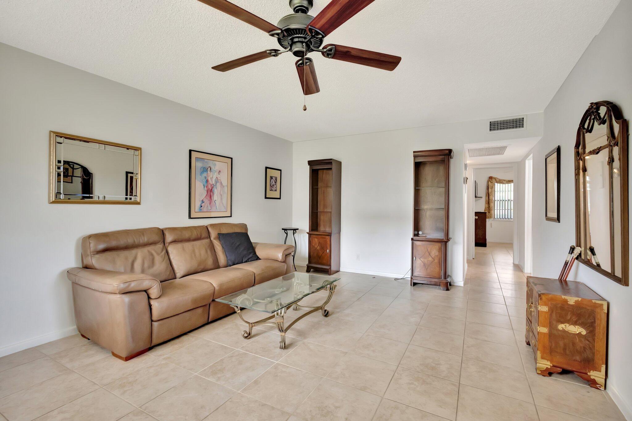 263 Preston F Boca Raton, FL 33434 - Photo 5 of 33 livingroom2