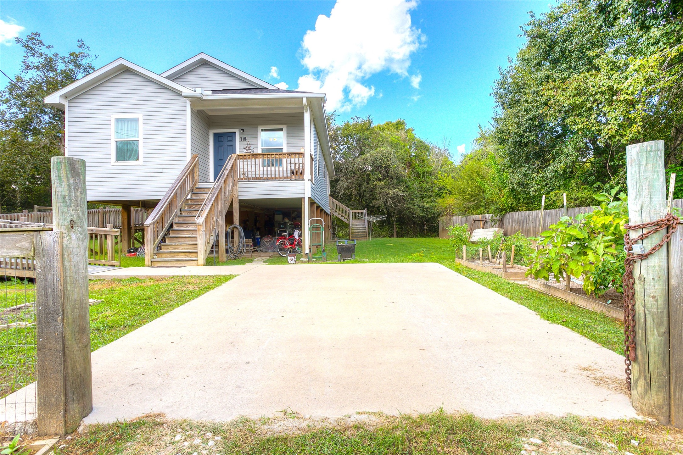 18 A R Kirk Road Trinity, TX 75862 - Photo 4 of 44 a front view of a house with a yard