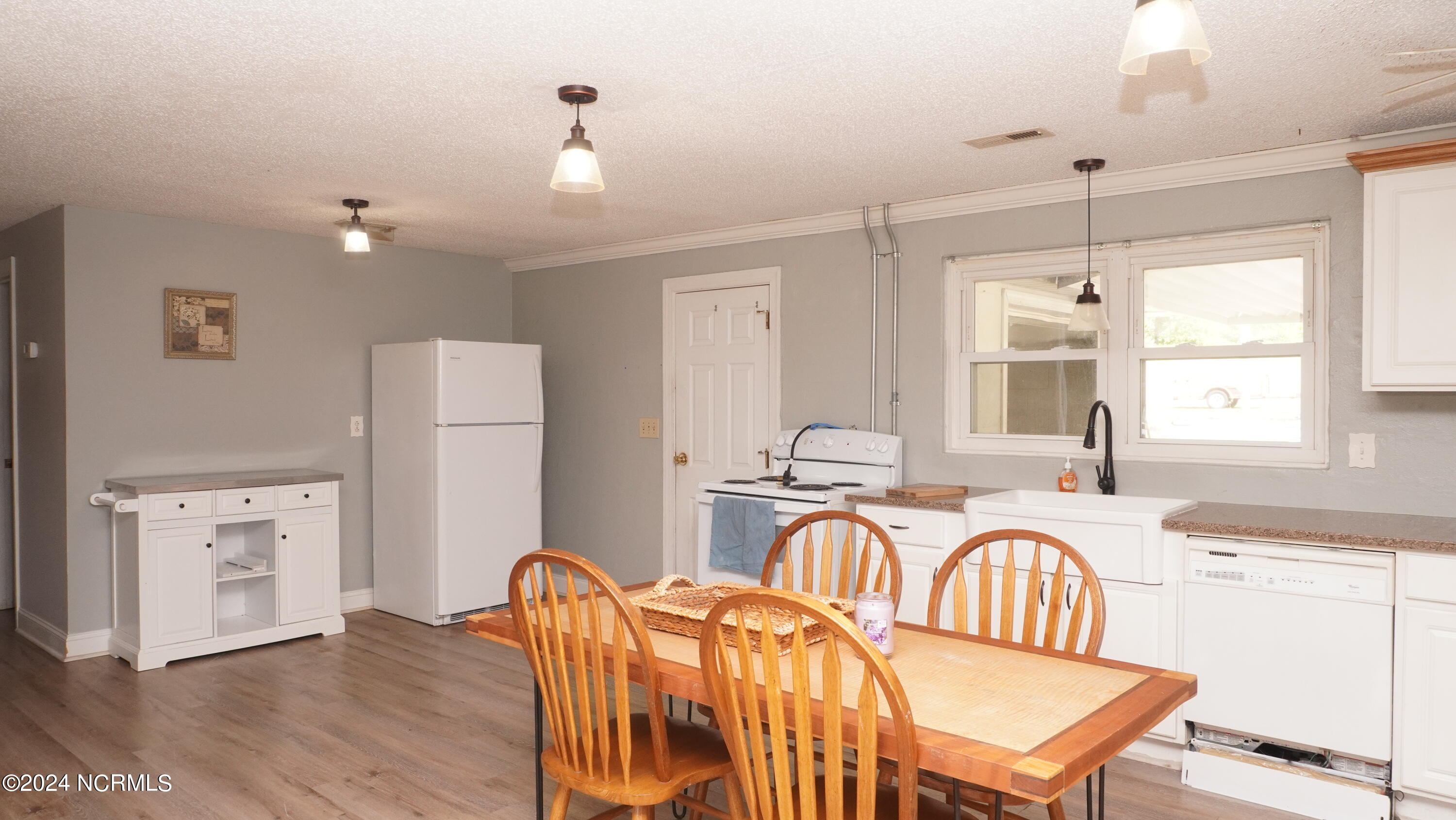 301 Edwards Bridge Road Grifton, NC 28530 - Photo 5 of 16 DSC02244