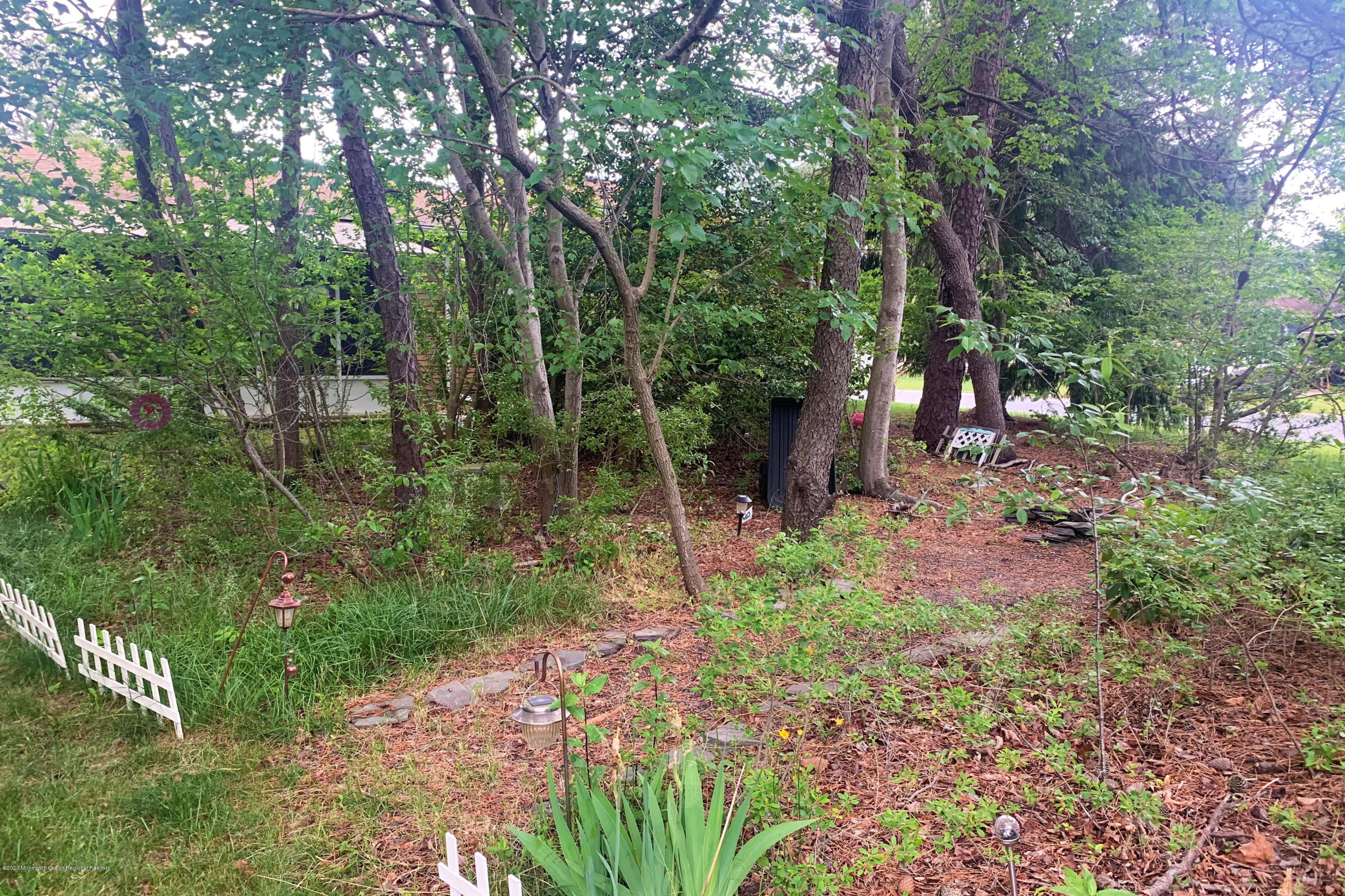 21 Augusta Road Whiting, NJ 08759 - Photo 6 of 35 IMG_0056