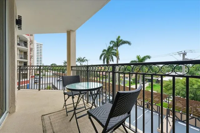 $624,900 | 2011 North Ocean Boulevard, Unit 302, Fort Lauderdale, FL 33305