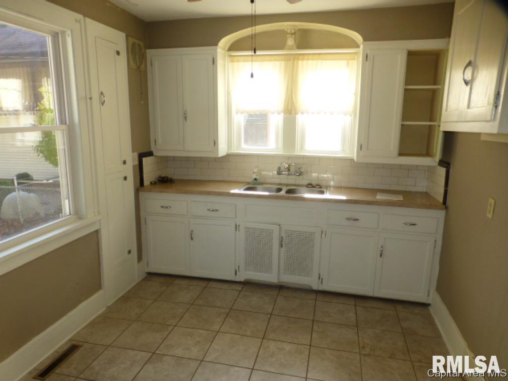 2418 Yale Boulevard Springfield, IL 62703 - Photo 6 of 13 Gallery Image 6