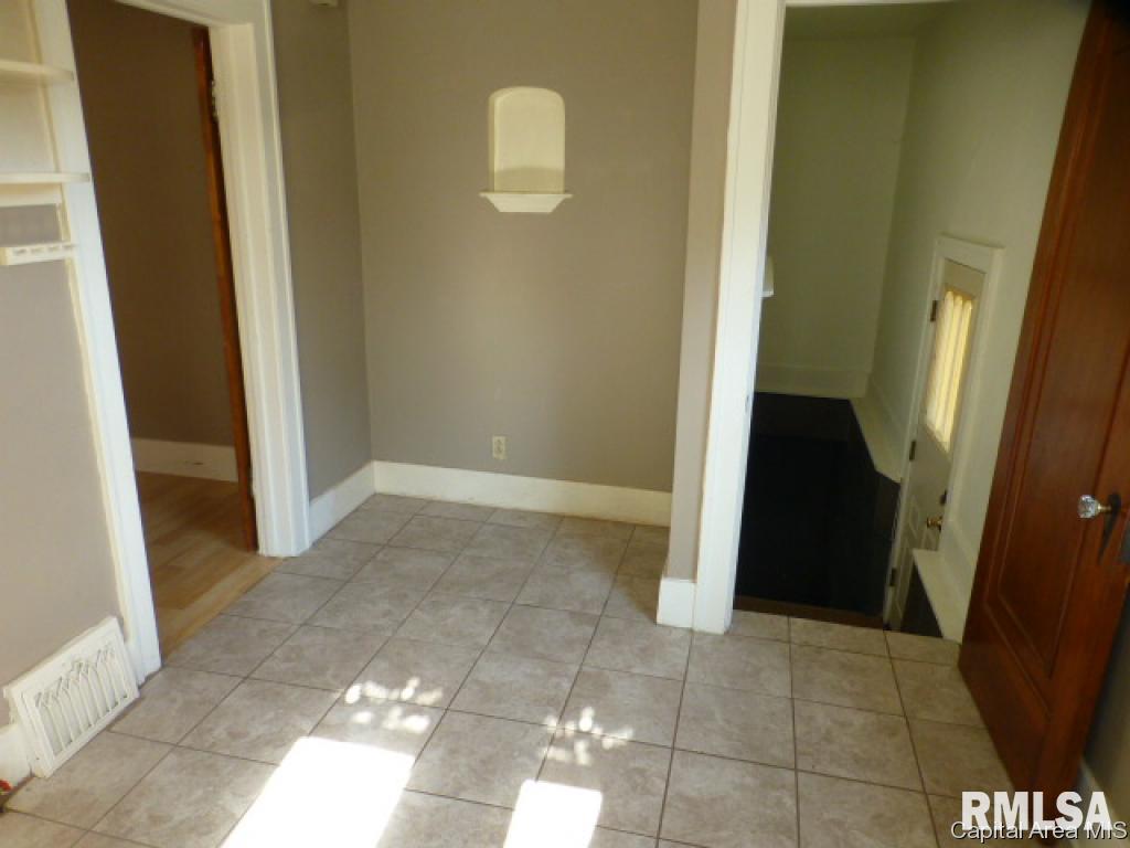 2418 Yale Boulevard Springfield, IL 62703 - Photo 7 of 13 Gallery Image 7