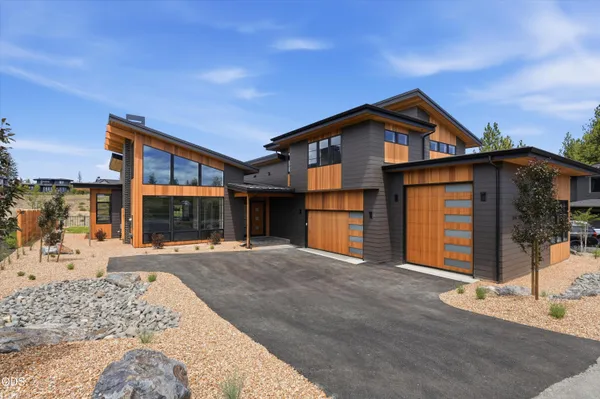 $2,529,539 | 3114 Northwest Crossing Drive, Bend, OR 97703