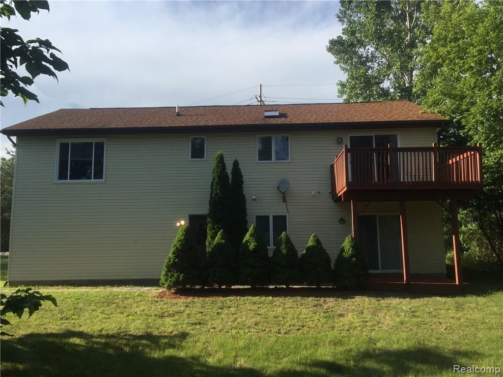 6029 Elizabeth Lake Road Waterford, MI 48327 - Photo 3 of 15