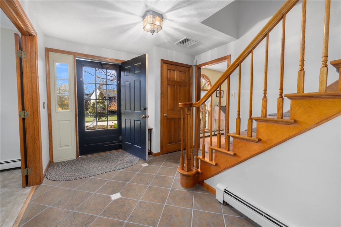 33 Southbury Road Cumberland, RI 02864 - Photo 8 of 43 Gallery Image 8