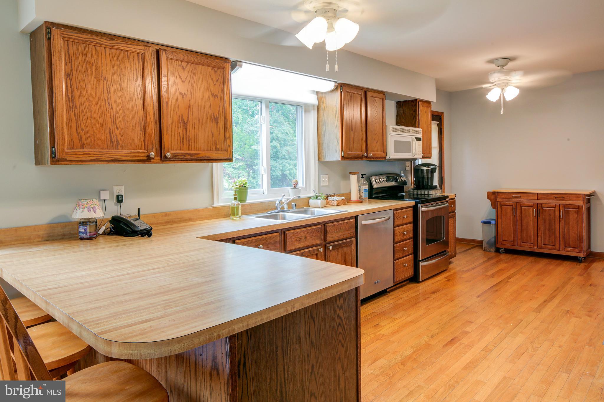 1543 Governor Bridge Road Davidsonville, MD 21035 - Photo 12 of 42 Bright spacious area offers tons of counter space