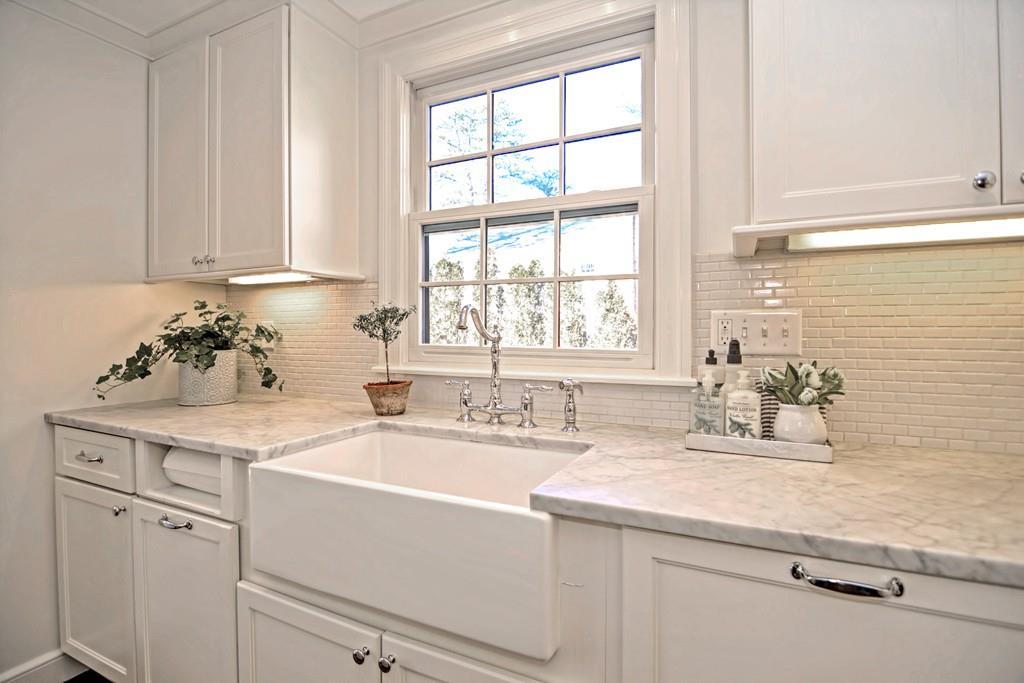 2 Auburn Road Wellesley, MA 02481 - Photo 12 of 42