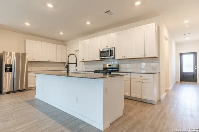 $1,995 | 2425 Vesper Bend, New Braunfels, TX 78130