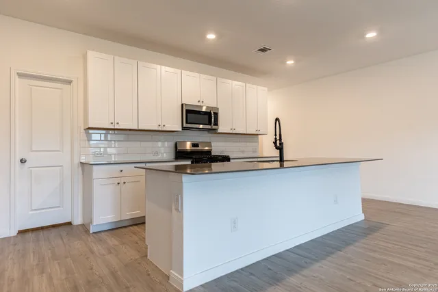 $1,995 | 2425 Vesper Bend, New Braunfels, TX 78130