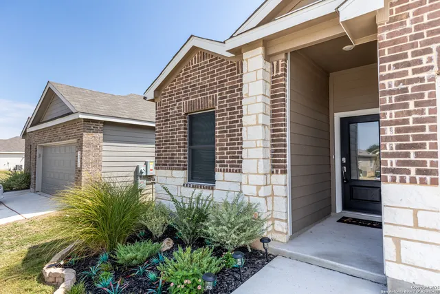 $1,995 | 2425 Vesper Bend, New Braunfels, TX 78130