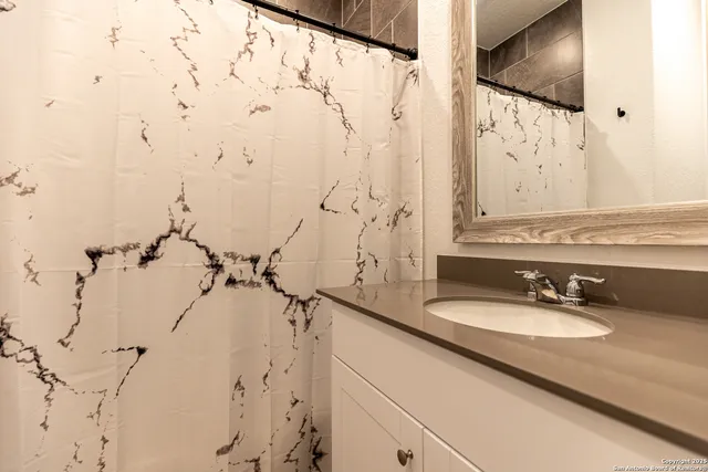 $1,995 | 2425 Vesper Bend, New Braunfels, TX 78130