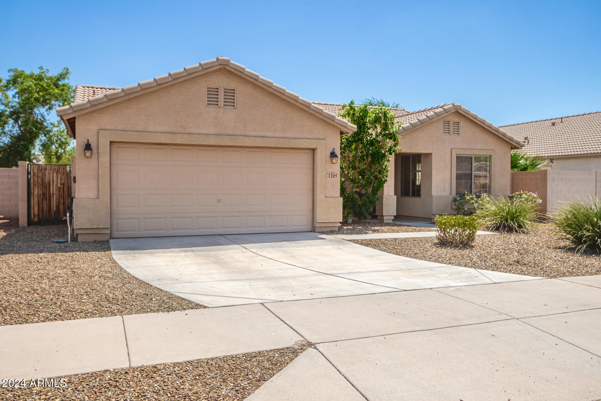 1205 West Darrel Road Phoenix, AZ 85041 - Photo 3 of 27 0006-03 - Darrel